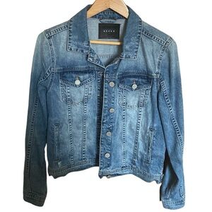 NWOT Blank NYC Lightwash Light Blue Distressed Denim Jean Jacket Fitted